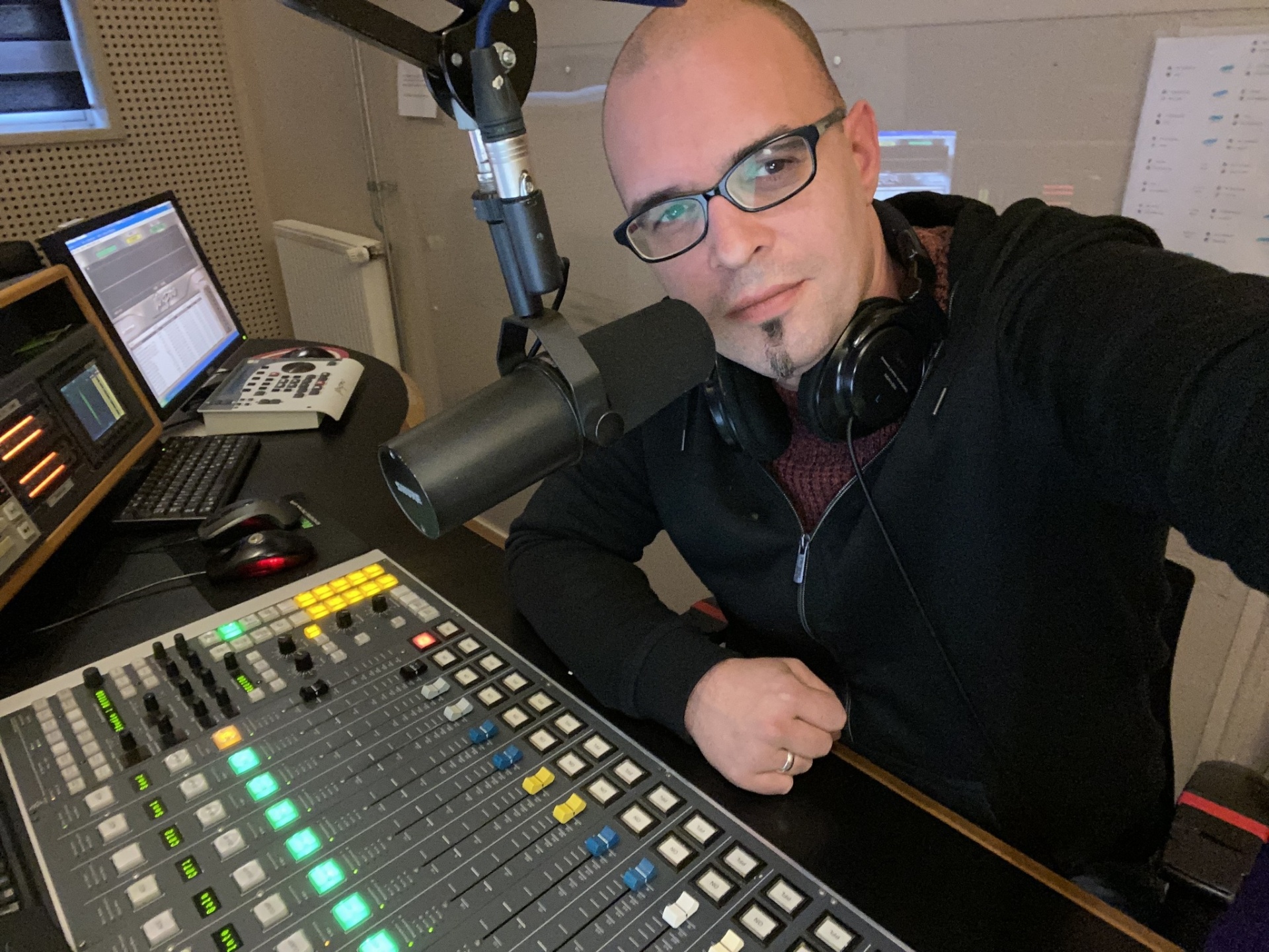 Robin Prijs achter de mengtafel